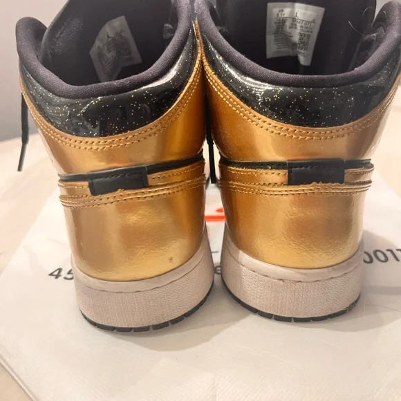 Air Jordan Black and Gold Sneakers 6.5Y - Picture 2 of 3